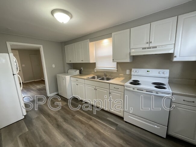 Building Photo - 401 E Neff Ave