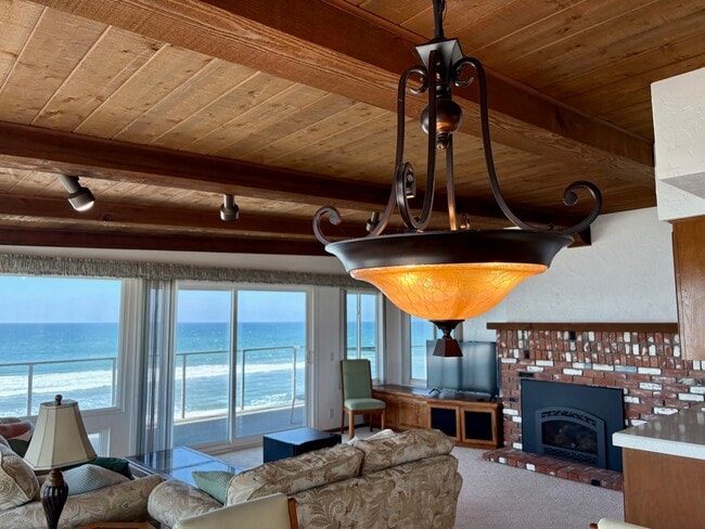 Building Photo - 1320 Seacoast Dr