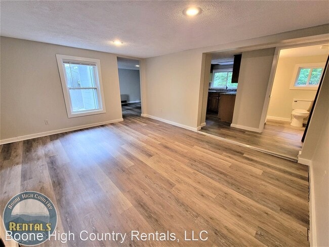 Building Photo - 2 br, 1 bath House - 299 Hill St