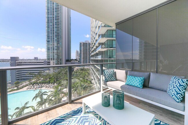 Foto del edificio - 650 NE 32nd St