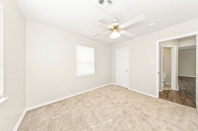 Building Photo - 2112 NW Bessie Ave