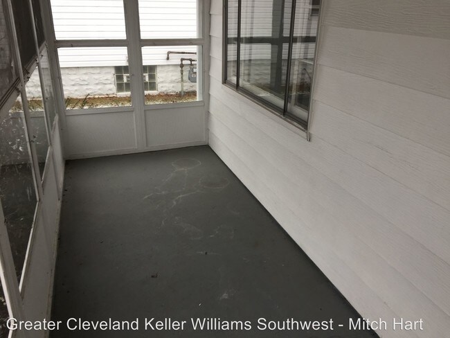 Building Photo - 386 Dennison Ave