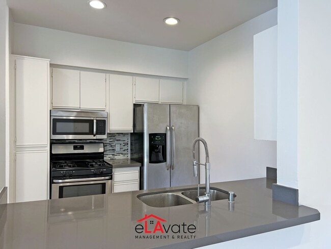 Building Photo - 14515 Dickens St