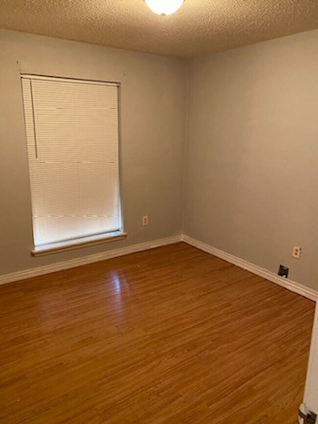 Foto del edificio - HUD ACCEPTED Nice home with Porch