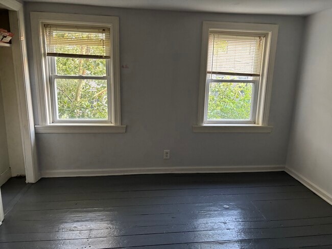 Building Photo - 423 Moyer St