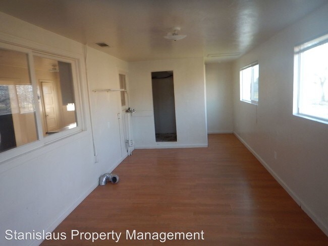 Foto del edificio - 2 br, 1 bath House - 6313 Yosemite Blvd