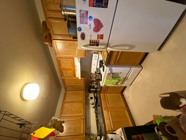Building Photo - Charming 2 Bedroom-No Broker Fee