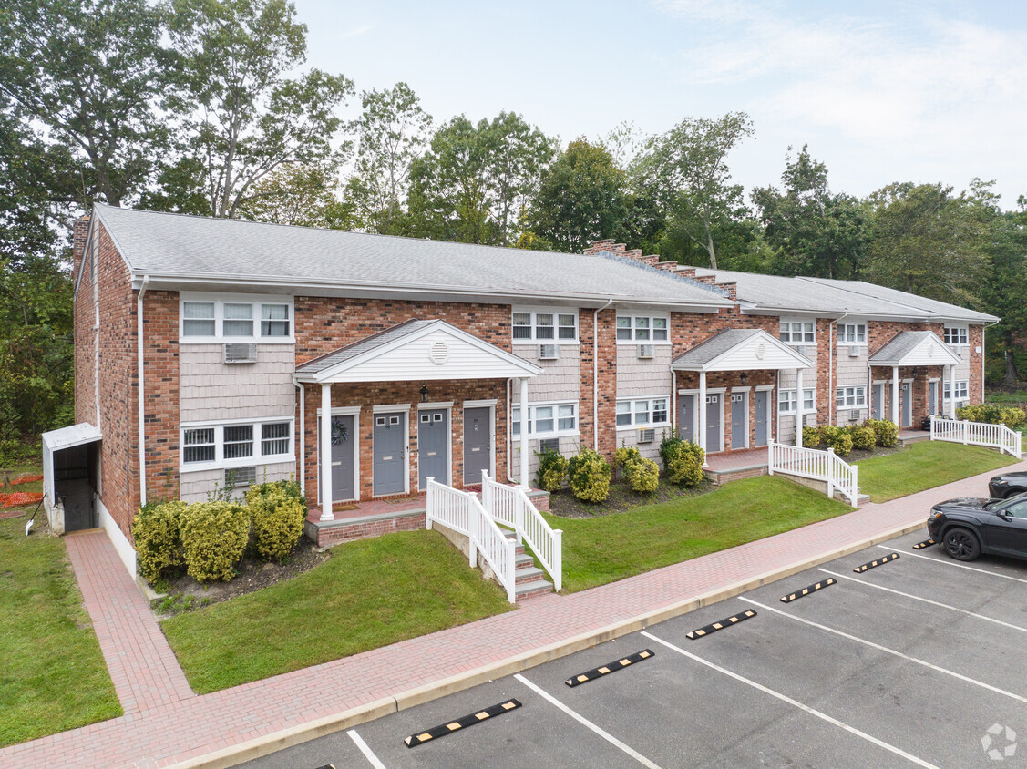 Primary Photo - Maple Crest Apartments at Port Jefferson