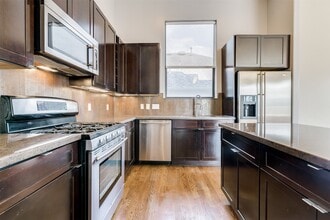 Building Photo - 1608 W Webster St