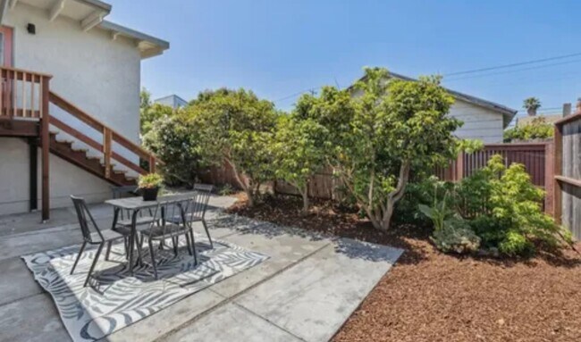 Building Photo - 827 Norvell St