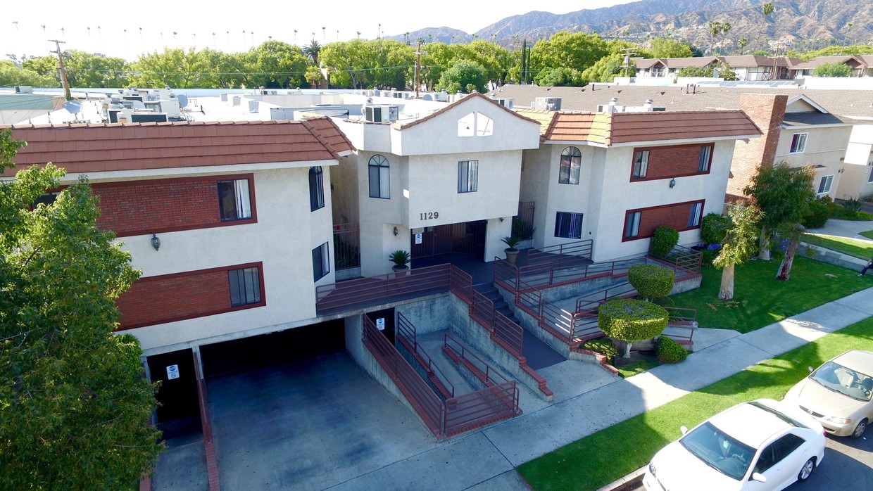 Building Photo - Irving Avenue Apartments