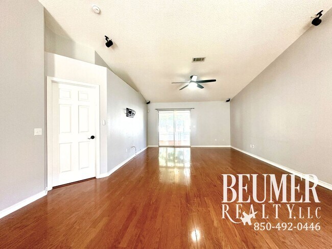 Foto del edificio - Solar Panel 3bd/2bath Home located Northeast Pensacola