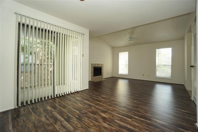 Building Photo - 6602 Harbor Town Dr