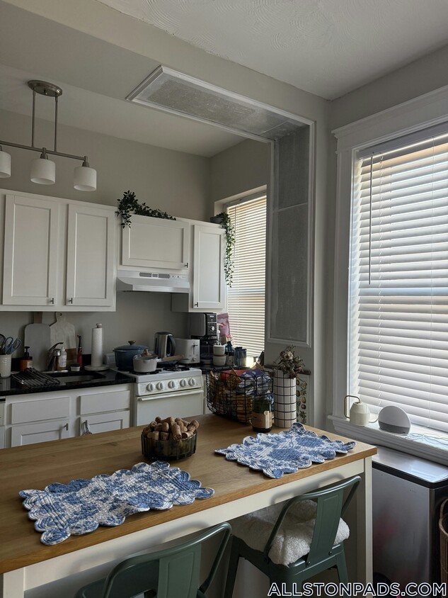 Primary Photo - 1185 Commonwealth Ave