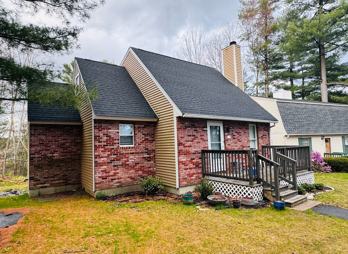 Primary Photo - 12 Settlers Ln