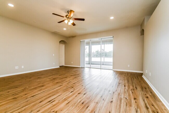 Building Photo - 10415 Meadow Spring Dr