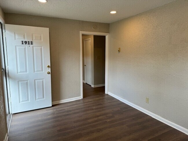 Foto del edificio - Newly Renovated Unit!