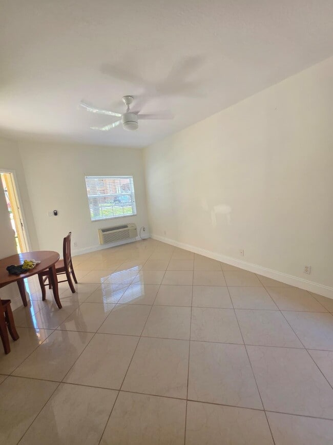 Foto del edificio - 8262 Mulligan Cir