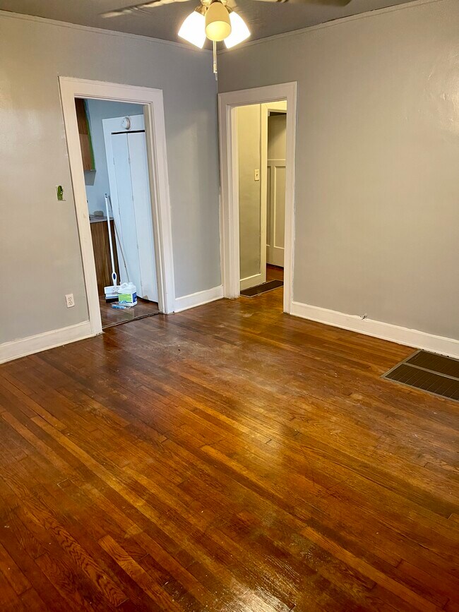 Family Room - 276 Westwood Ave