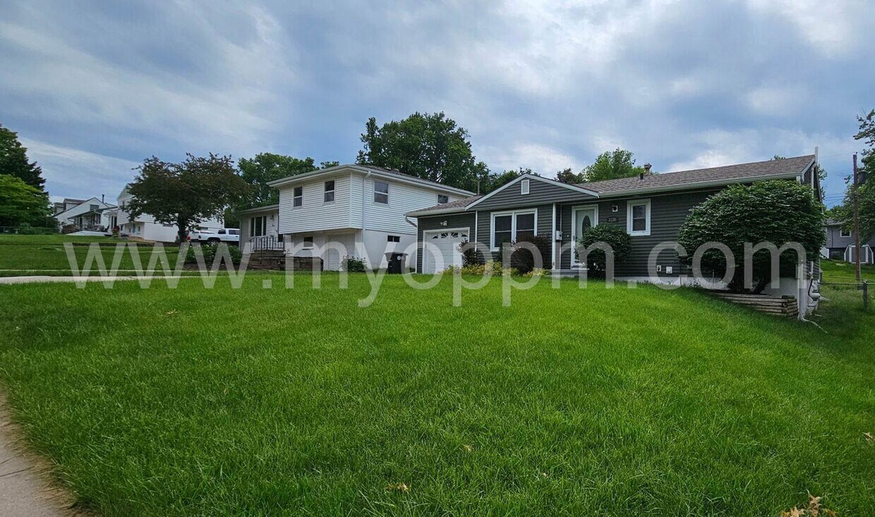 Primary Photo - 4 bedroom house with new appliances | 132n...