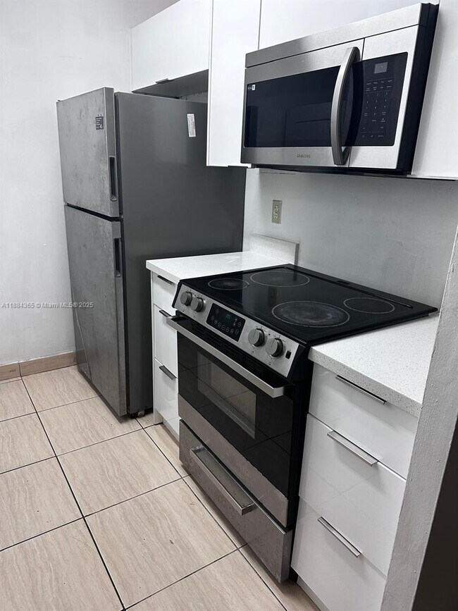 Foto del edificio - 10124 Twin Lakes Dr