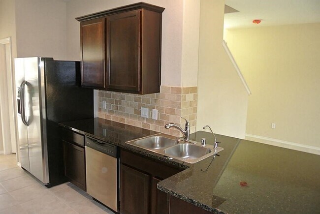 Foto del edificio - 1742 Parkside Shrs Ln