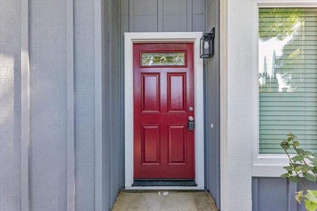 Building Photo - Updated home in Oak Grove