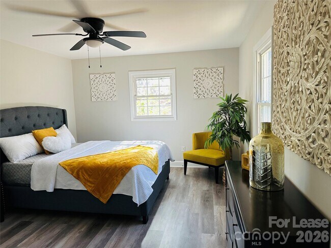 Foto del edificio - 8208 Doverdale Ln
