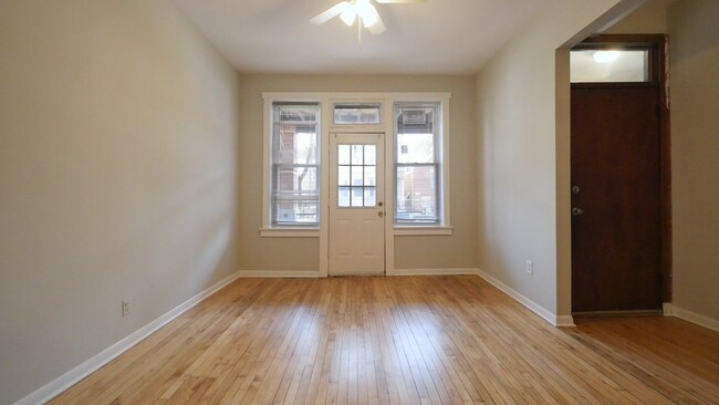 Foto del edificio - 1422 N Maplewood Ave
