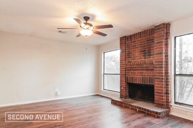 Foto del edificio - 732 Creekview Ct