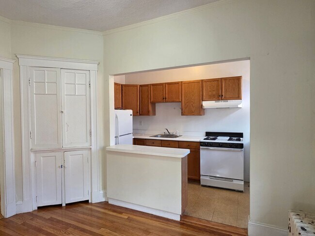 Building Photo - No Brokers Fee, No Security Deposit, Heat ...