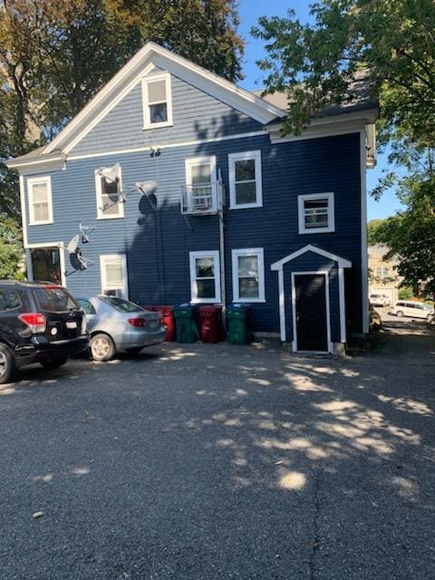 Rear Off Street Parking - 425 E Merrimack St