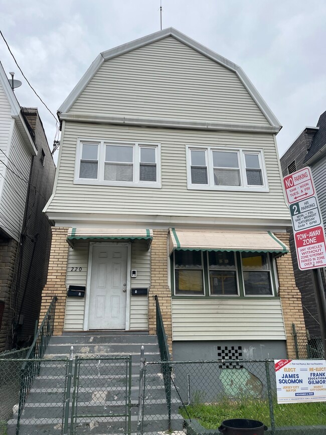 Building Photo - 220 Dwight St