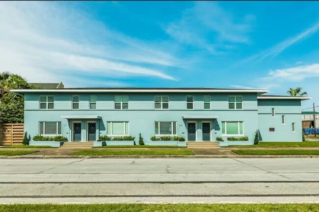 Photo - Experience comfort and elegance - fully fu... House