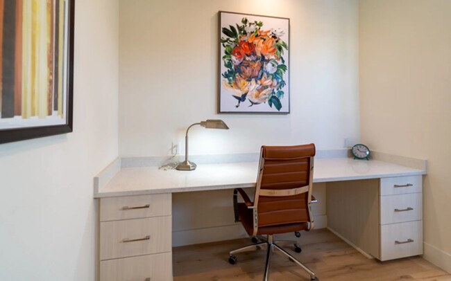 Building Photo - Urban Oasis: 2 Bedroom Apartment Luxury