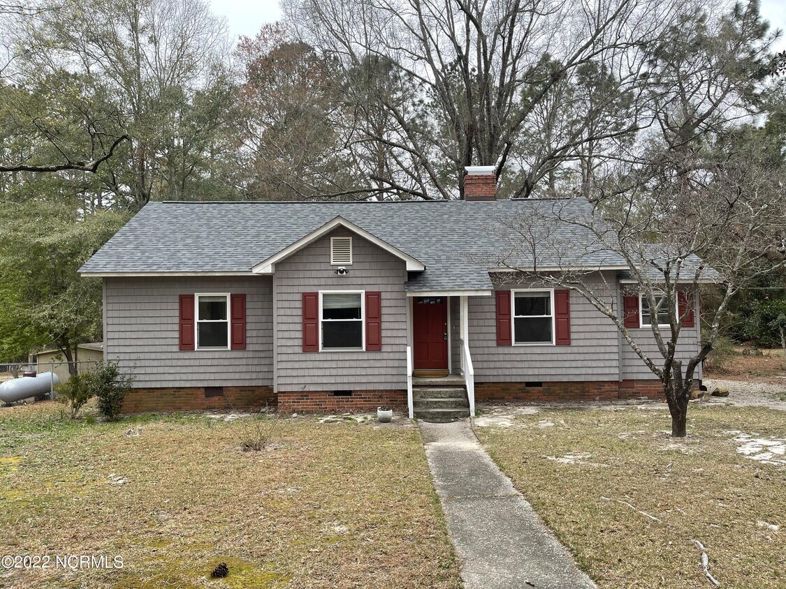 711 N Chestnut St, Aberdeen, NC 28315 House Rental in Aberdeen, NC
