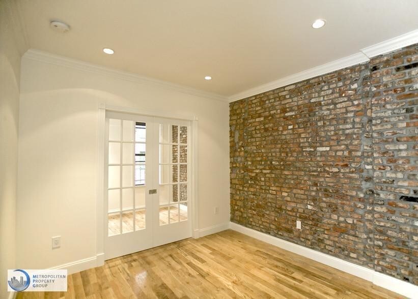 Primary Photo - 307 Mott St