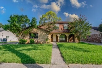 Building Photo - 1027 Montour Dr