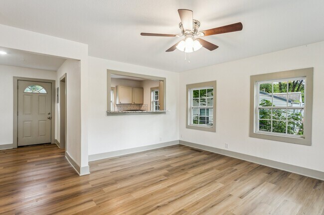 Foto del edificio - 6543 N East Park View St