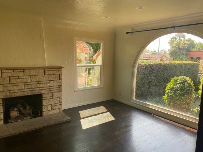 Building Photo - 656 N La Jolla Ave