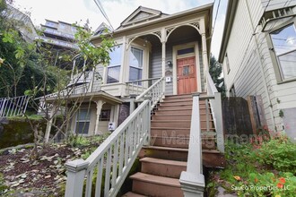 Building Photo - 2065 SW Park Ave