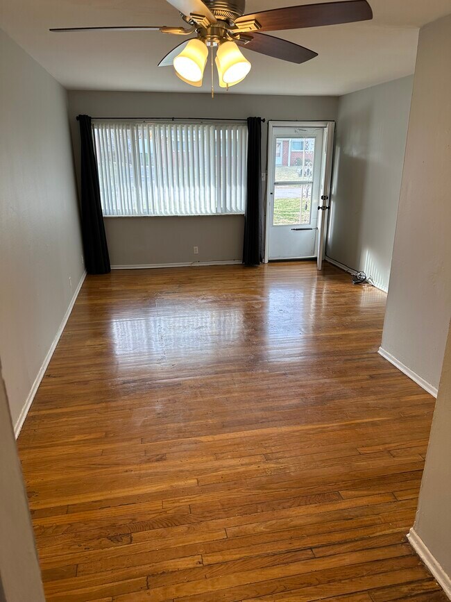 Building Photo - 232 Solon Dr