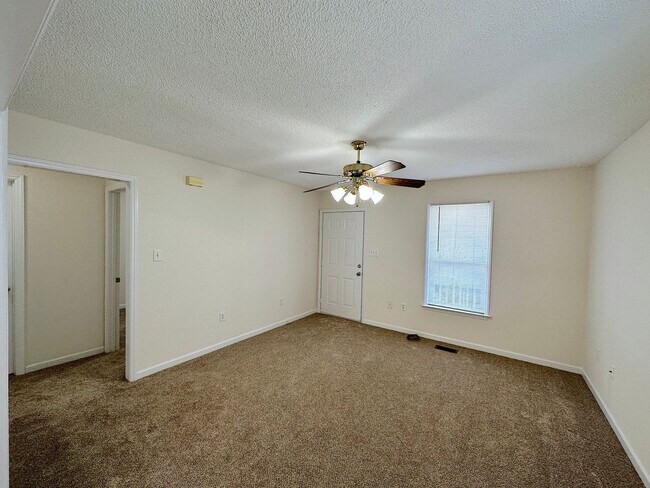 Building Photo - Well Maintained Home in Holly Springs!