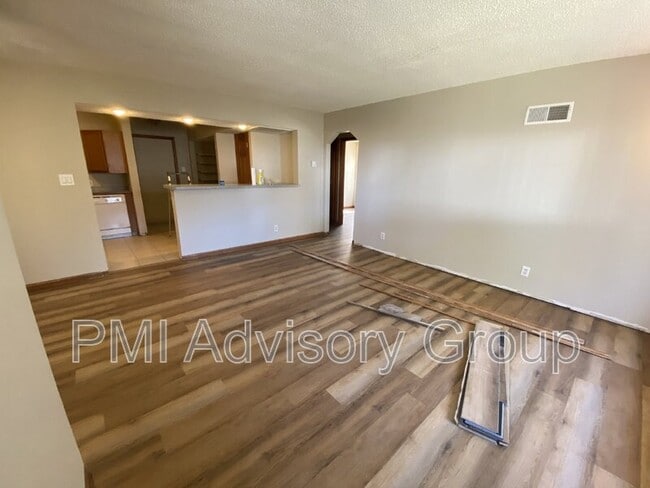 Building Photo - 2020 SW Atwood Ave