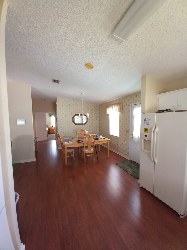 Building Photo - 1212 La Paloma Pl