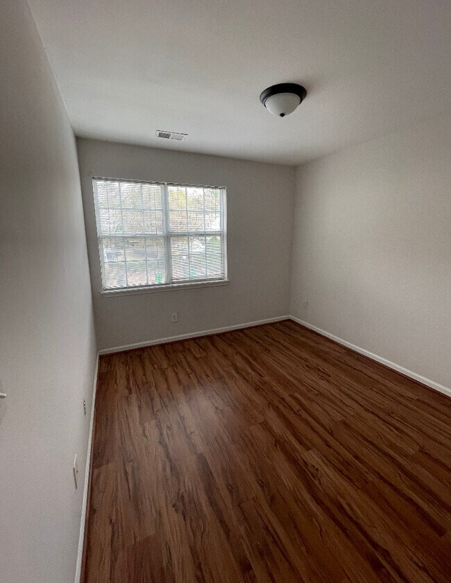 Building Photo - 3250 Summercroft Ln