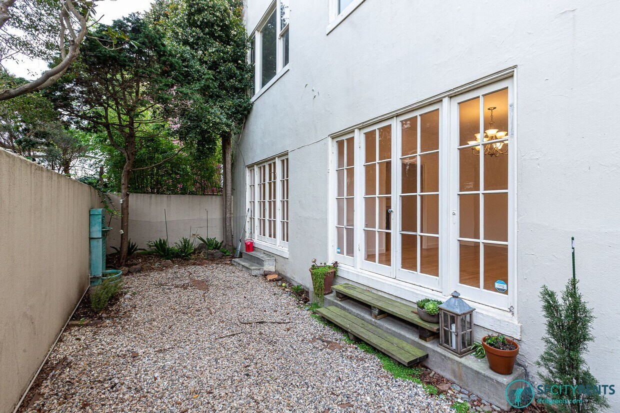 Primary Photo - Russian Hill: Updated 1 Bed 1 Bath Apartme...
