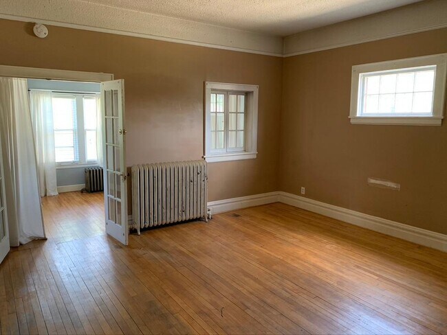 Building Photo - 858 Fry St