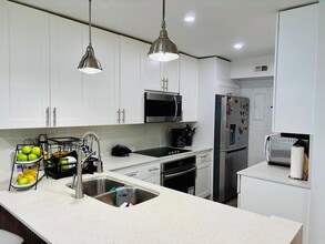 Building Photo - 8000 NW 74th Terrace