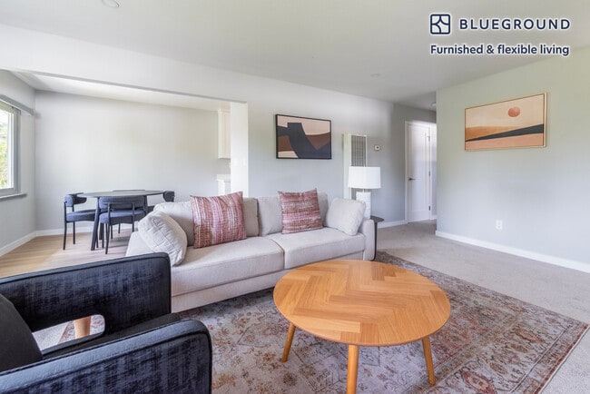 Building Photo - 838 Roble Ave